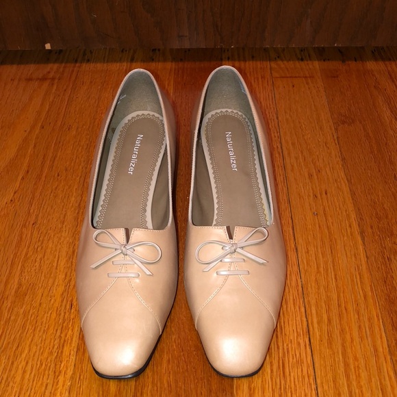 naturalizer low heel dress shoes